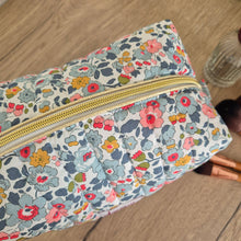 Charger l'image dans la galerie, ✄ Trousse de toilette - motif au choix
