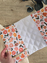 Charger l'image dans la galerie, ✄ Protège Carnet de Santé "Camélia blanc" à personnaliser