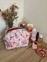 Charger l'image dans la galerie, ✄ Trousse de toilette - Bouquet Aquarelle
