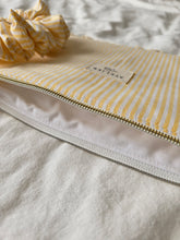Charger l'image dans la galerie, 📦 Ensemble Pochette à froufrou et son chouchou jaune