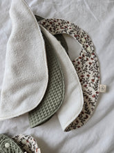 Charger l'image dans la galerie, đŠ Lot 3 bavoirs bĂ©bĂ© Madeleine/Lina