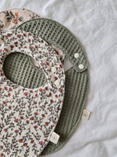 Charger l'image dans la galerie, đŠ Lot 3 bavoirs bĂ©bĂ© Madeleine/Lina