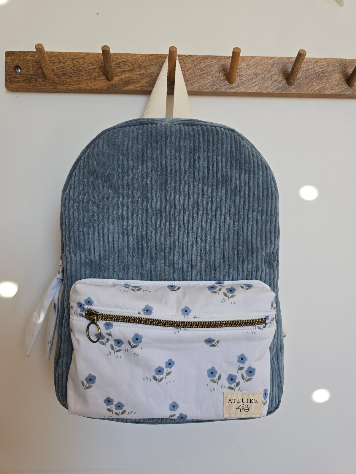 EN STOCK - Sac à dos maternelle zippé Velours Bleu Jeans - Fleurs bleues