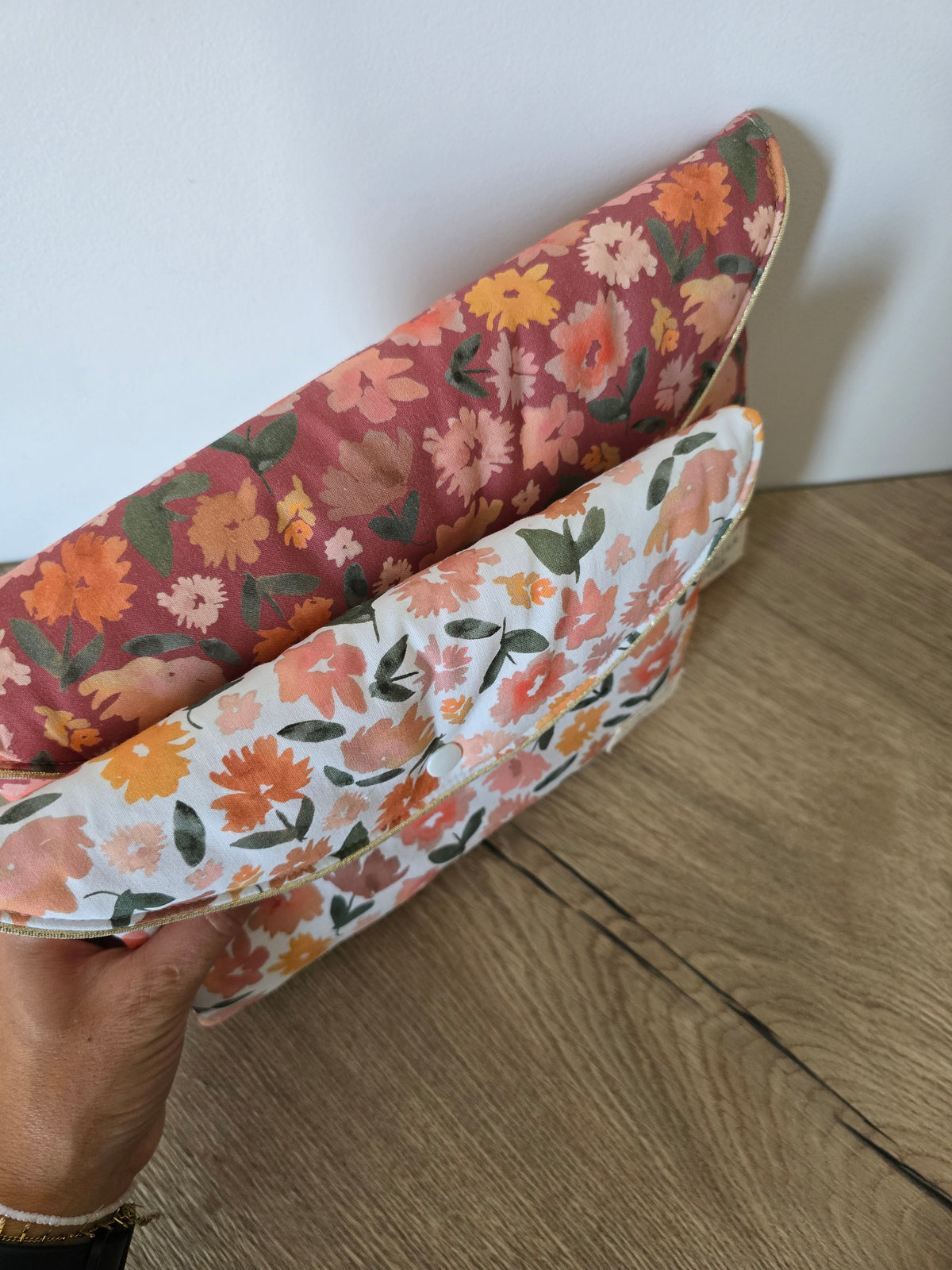 EN STOCK - Pochette à Livre / Tablette Camélia