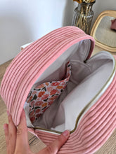 Charger l'image dans la galerie, ✄ Sac à dos maternelle "Camélia blanc" velours rose