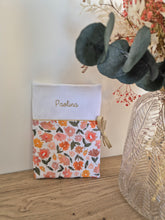 Charger l'image dans la galerie, ✄ Protège Carnet de Santé "Camélia blanc" à personnaliser