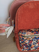 Charger l'image dans la galerie, ✄ Sac à dos maternelle "Théo" velours bleu pétrole