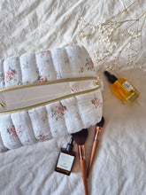 Charger l&#39;image dans la galerie, 🟢 Trousse de toilette &quot;Bouquet romantique&quot;

