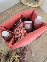 Charger l&#39;image dans la galerie, ✄‎  ‎  Trousse de toilette - Bouquet Aquarelle
