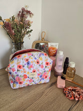 Charger l&#39;image dans la galerie, ✄‎  ‎  Trousse de toilette - Bouquet Aquarelle
