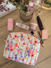 Charger l&#39;image dans la galerie, ✄‎  ‎  Trousse de toilette - Bouquet Aquarelle
