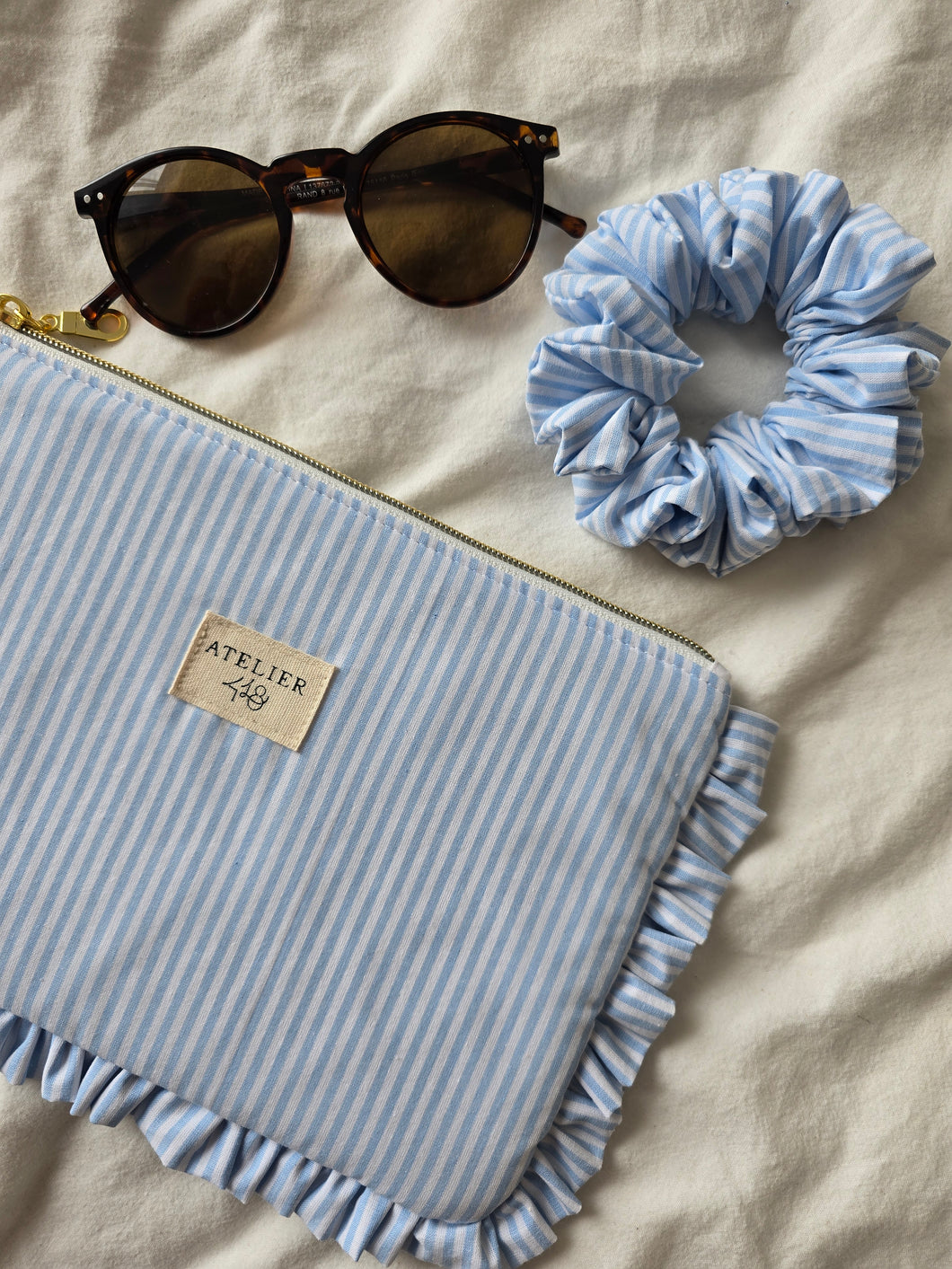 📦 Ensemble Pochette à froufrou et son chouchou bleu