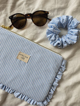 Charger l&#39;image dans la galerie, 📦 Ensemble Pochette à froufrou et son chouchou bleu
