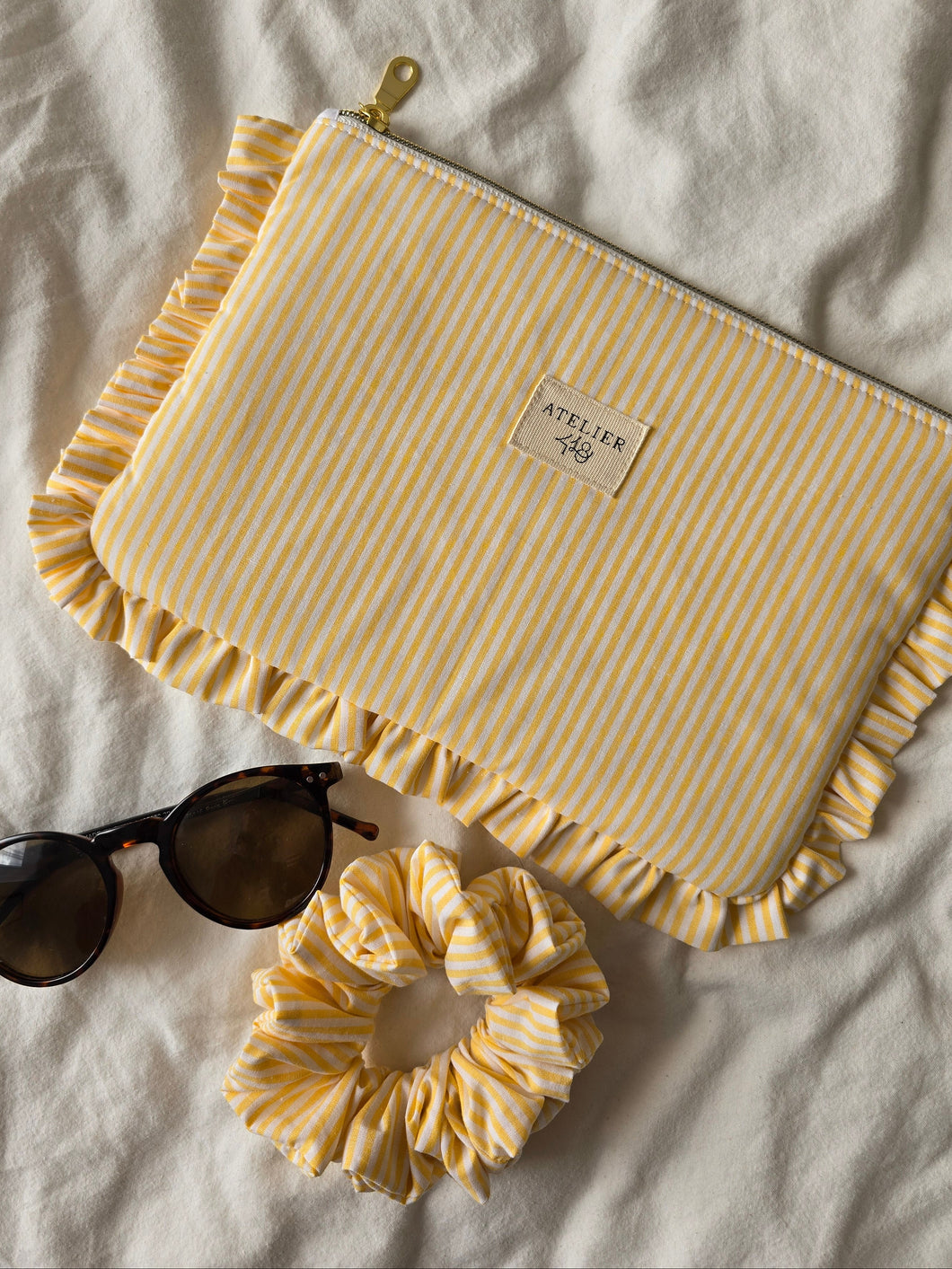 📦 Ensemble Pochette à froufrou et son chouchou jaune