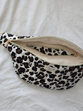 Charger l'image dans la galerie, ✄‎ ‎ ‎Sac Banane Motif Savane
