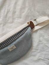 Charger l'image dans la galerie, ✄‎ ‎ Sac banane COLOBLOCK - Rayure sauge
