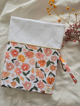 Charger l'image dans la galerie, 📦 Protège Carnet de Santé "Camélia blanc"
