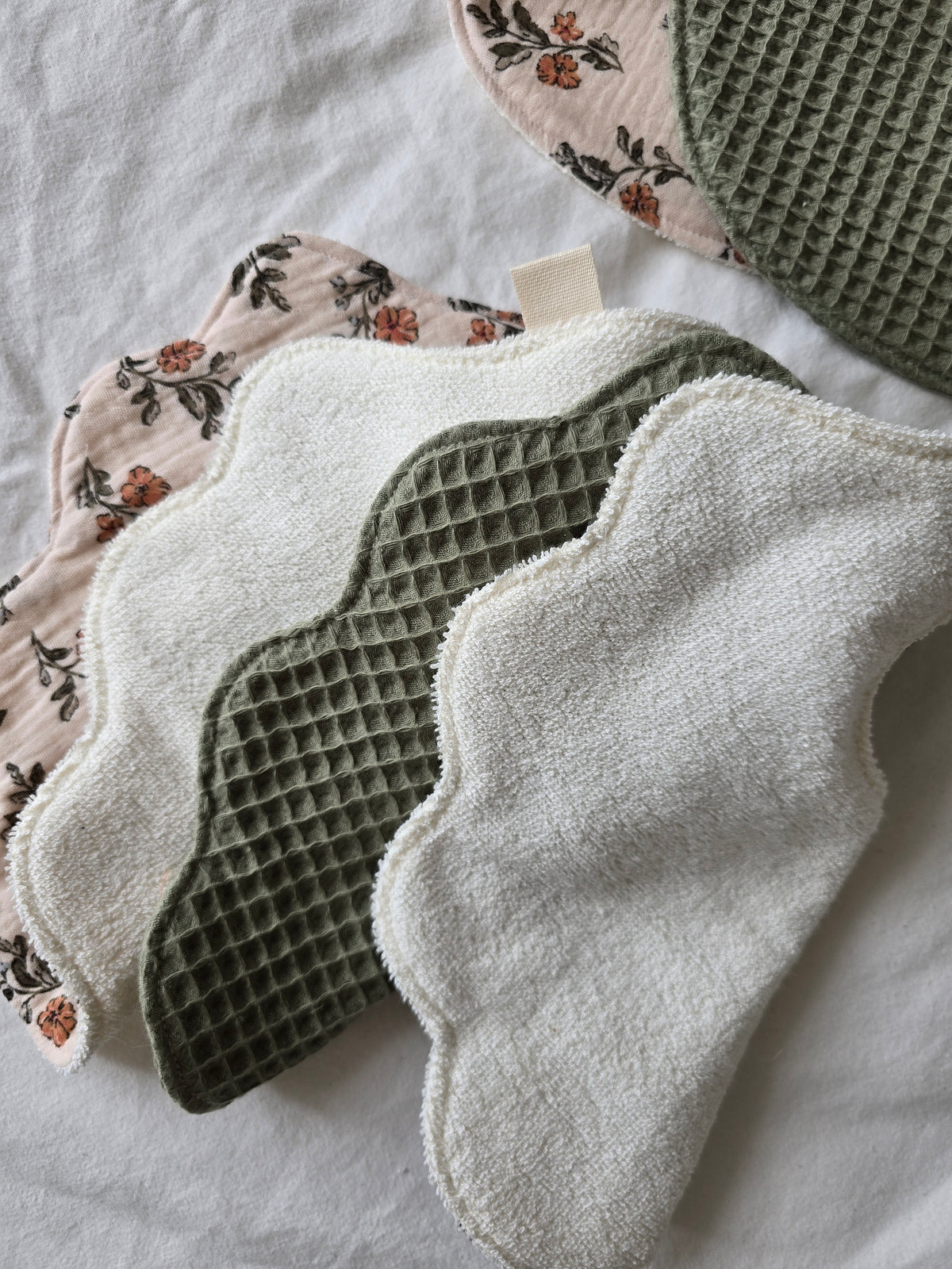 EN STOCK - Lot 3 bavoirs bébé Madeleine/Lina