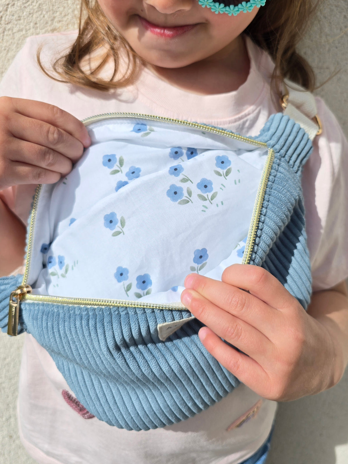 EN STOCK -  Sac Banane Enfant Velours Jeans - Fleurs bleues