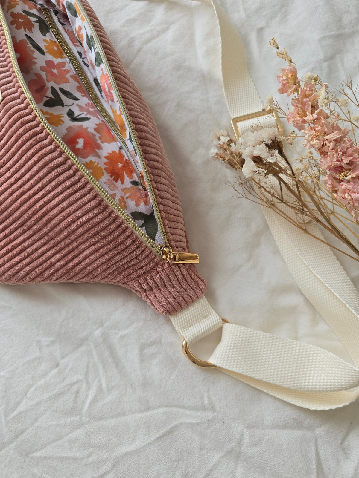 ✄‎ ‎ Sac Banane Velours Rose / Camélia blanc