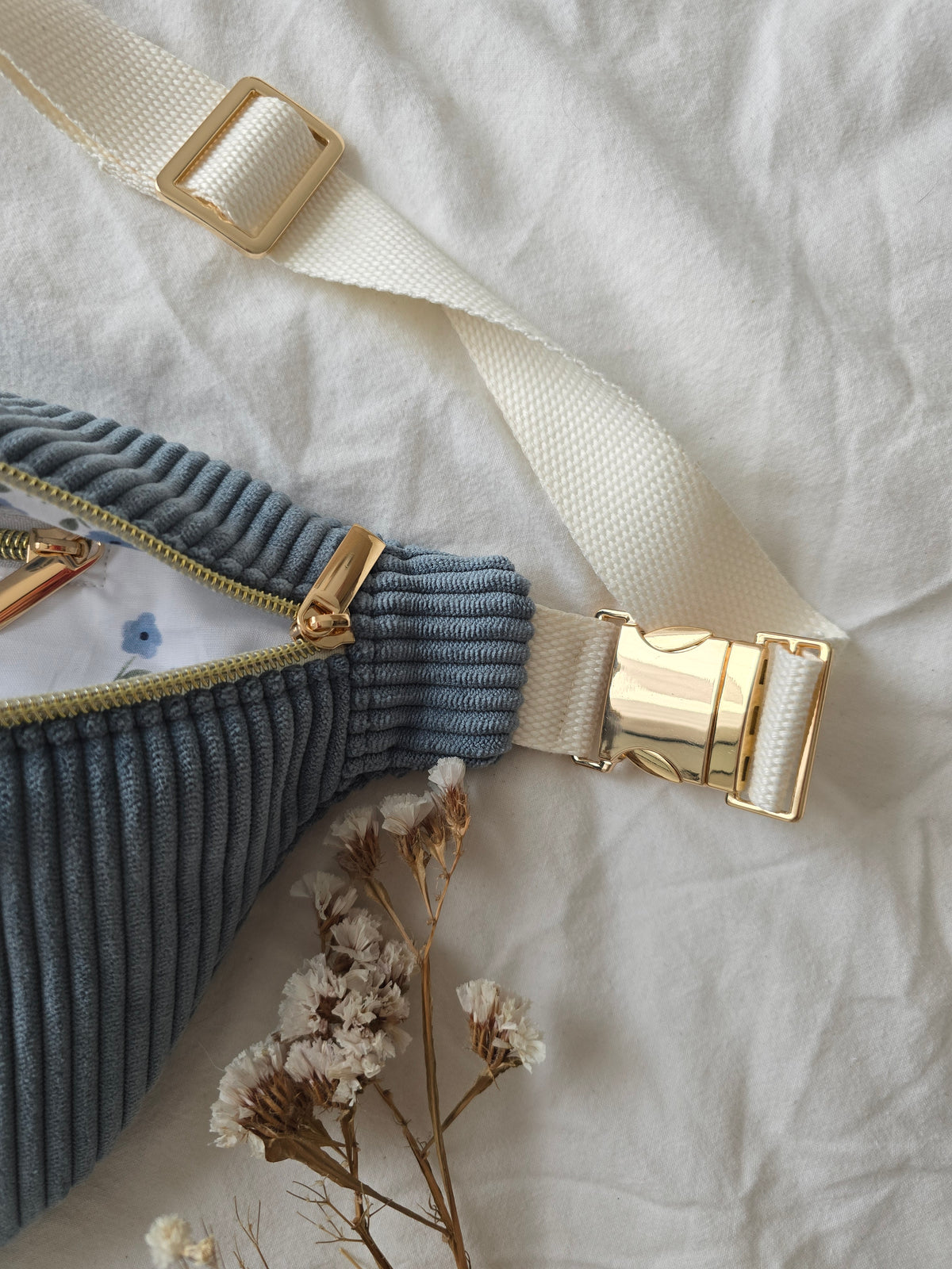✄‎ ‎ Sac banane Adulte Velours Jeans - Fleurs bleues