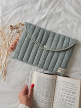 Charger l'image dans la galerie, ✄‎ ‎ Pochette à Livres / Tablette Adèle vert d'eau

