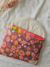 Charger l'image dans la galerie, ✄‎ ‎ Pochette à Livres / Tablette Camélia Aubergine
