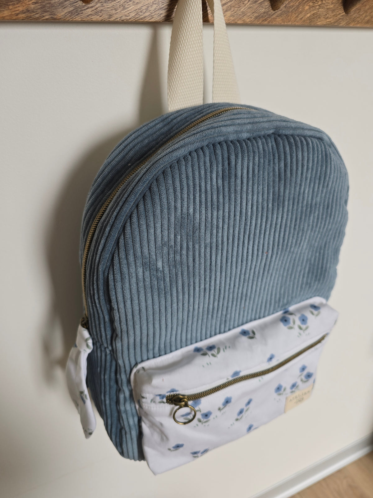 EN STOCK - Sac à dos maternelle zippé Velours Bleu Jeans - Fleurs bleues