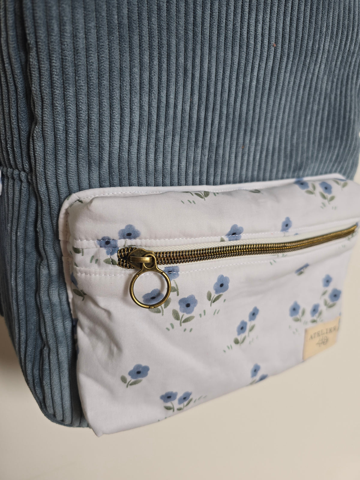 EN STOCK - Sac à dos maternelle zippé Velours Bleu Jeans - Fleurs bleues