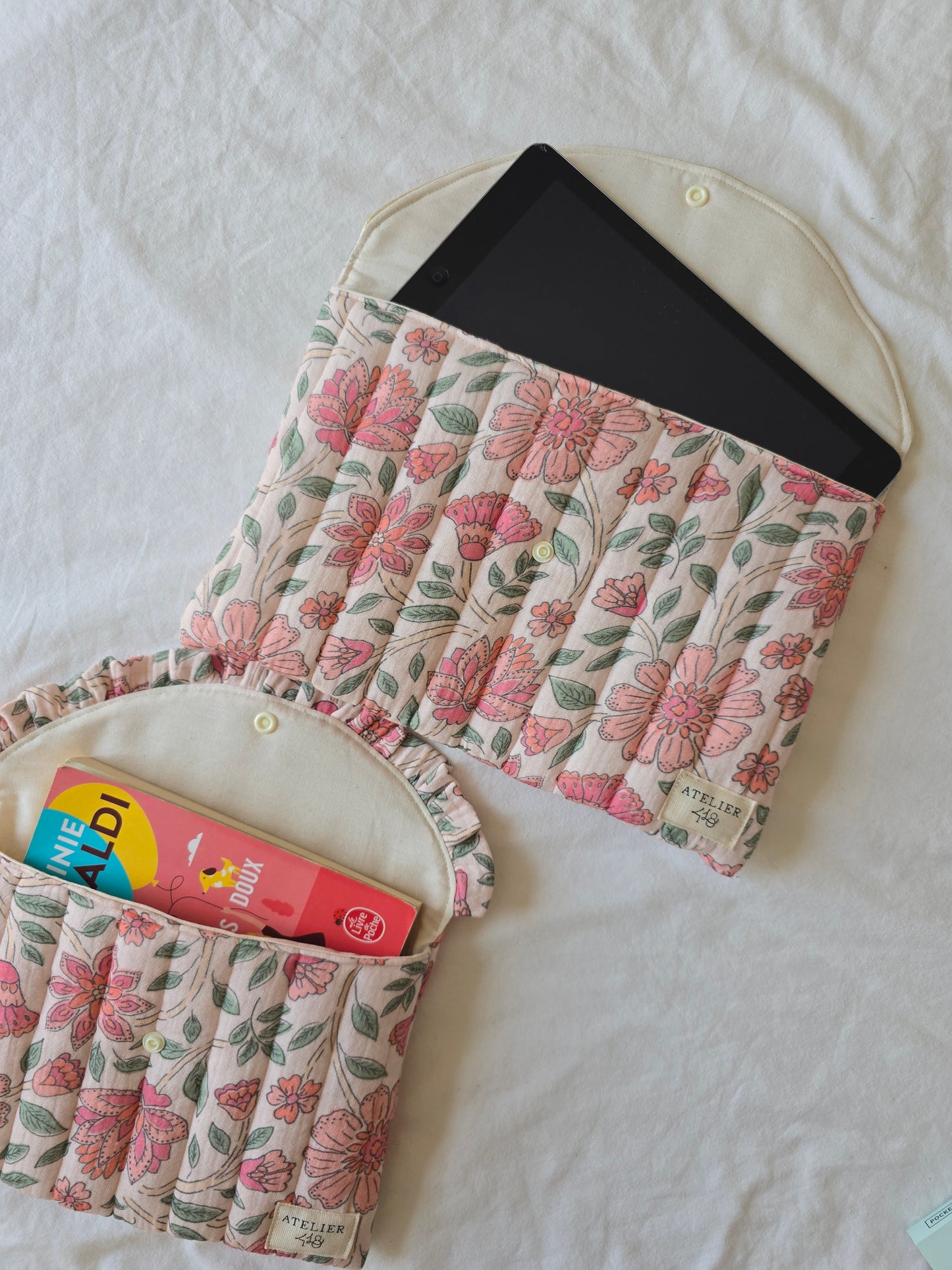 ✄‎ ‎ Pochette à Livre / Tablette Sara