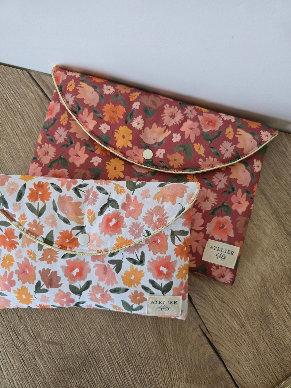 EN STOCK - ‎Pochette à Livre / Tablette Camélia