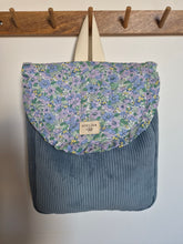 Charger l'image dans la galerie, 📦 ‎Sac à dos maternelle à rabat Jeans - Liberty Dahlia
