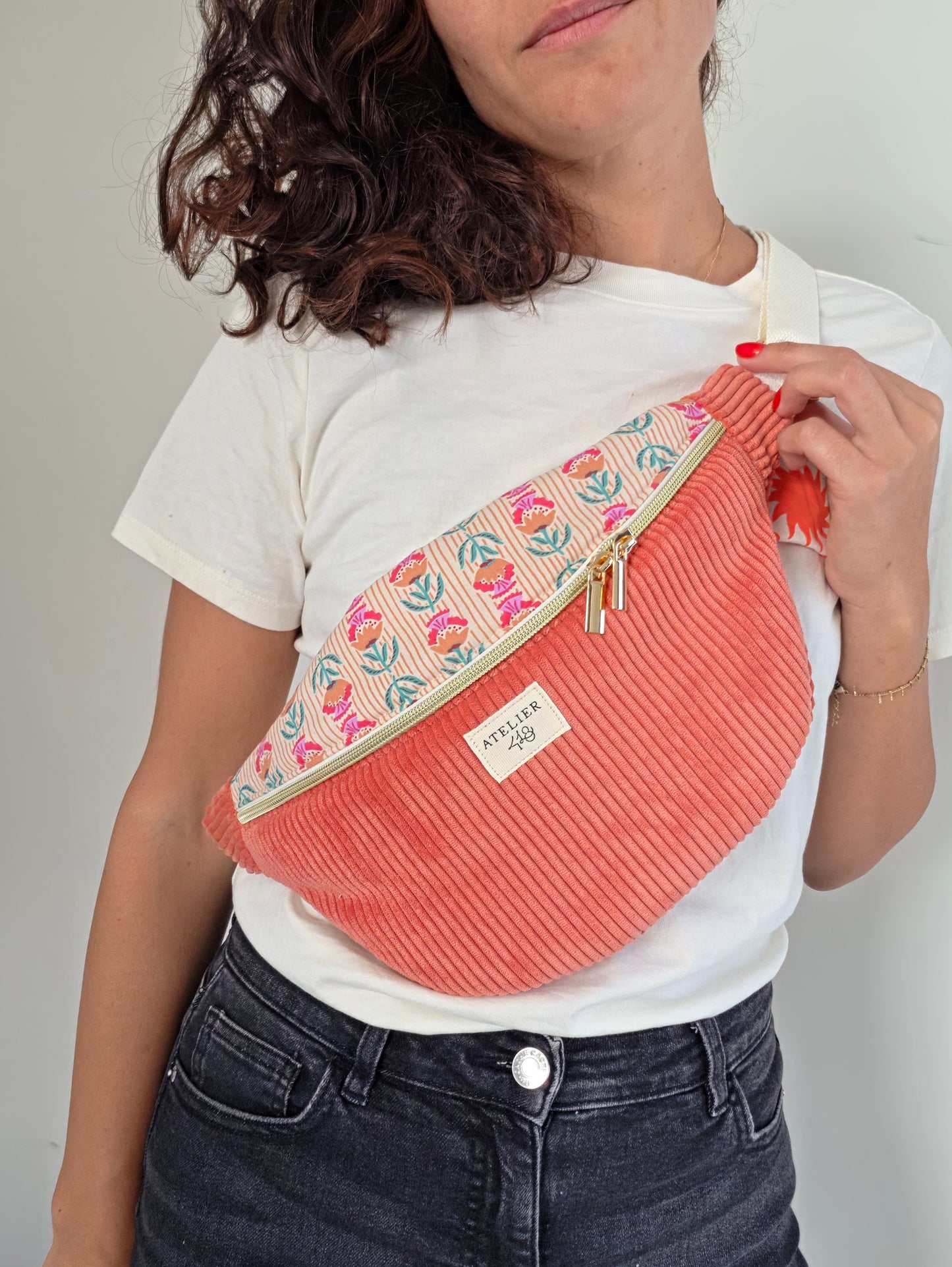 EN STOCK - Sac banane Suria / Velours Corail